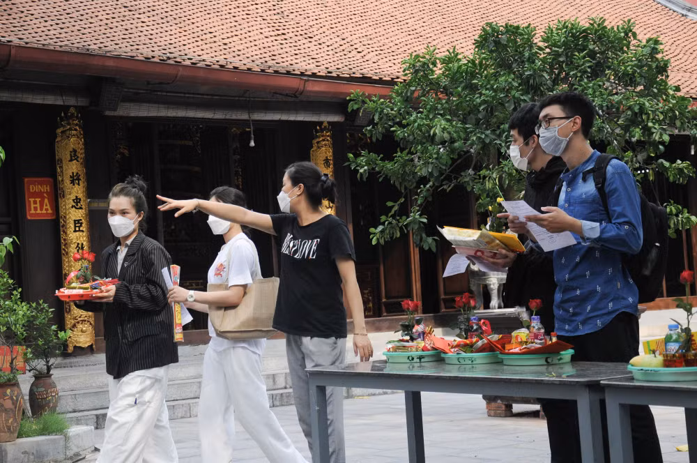 gioi tre ha thanh no nuc di chua ha cau duyen vao ngay le that tich hinh 4