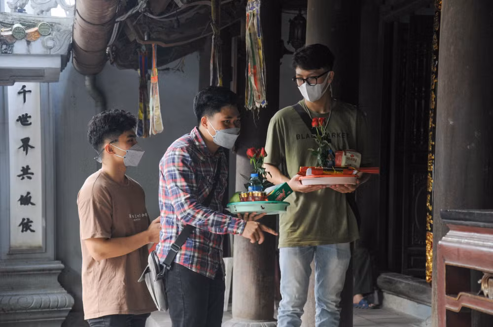 gioi tre ha thanh no nuc di chua ha cau duyen vao ngay le that tich hinh 7