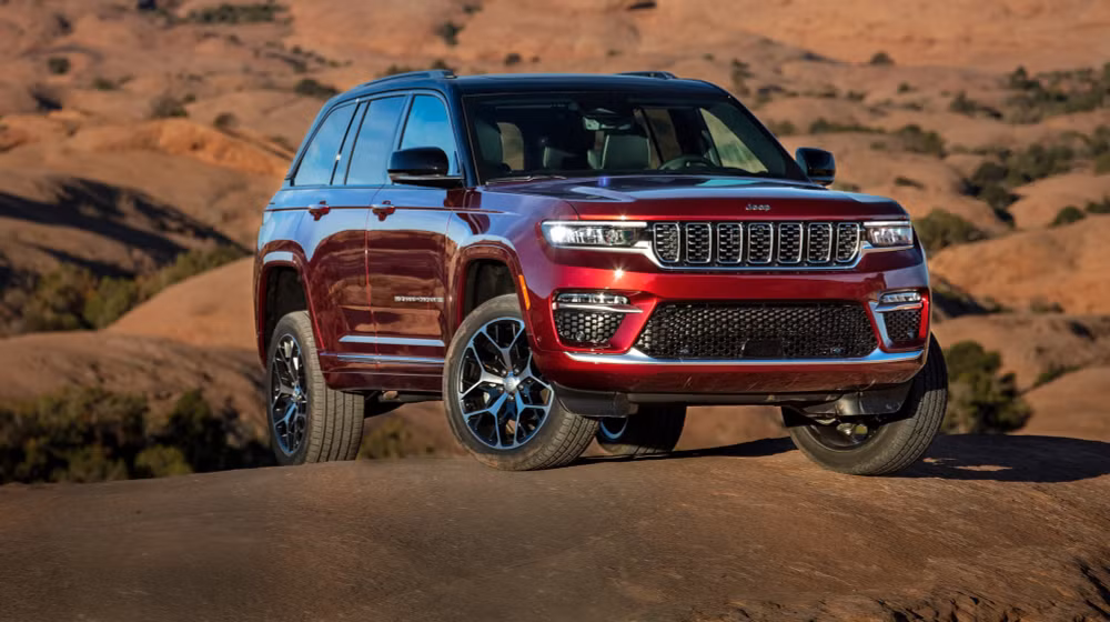 jeep grand cherokee bi trieu hoi do loi lien quan den den hau hinh 1