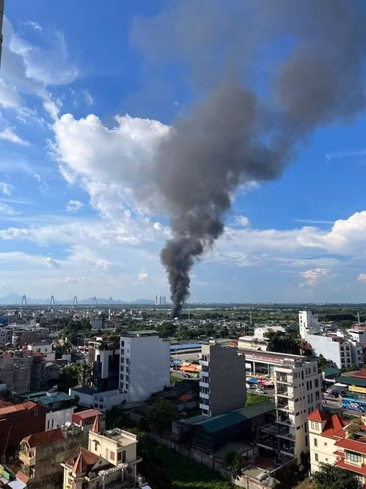 ha noi chay khu nuoi ca canh cot khoi cao hang chuc met hinh 1