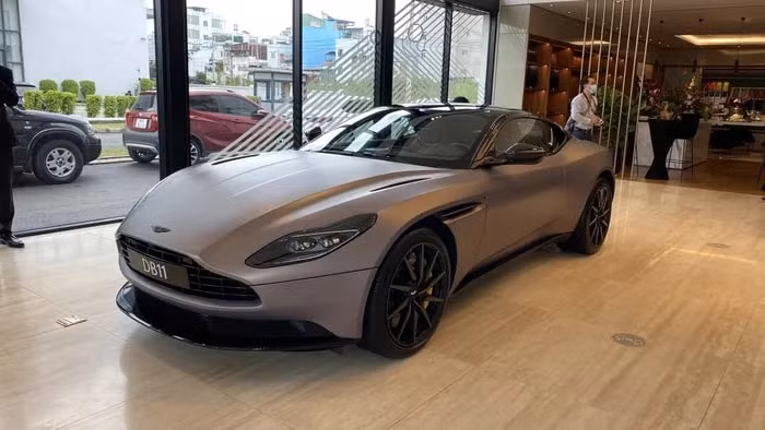 bo doi aston martin vantage f1 edition va db11 v8 coupe xuat hien tai viet nam hinh 7