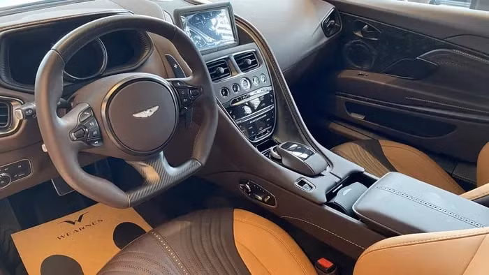 bo doi aston martin vantage f1 edition va db11 v8 coupe xuat hien tai viet nam hinh 8