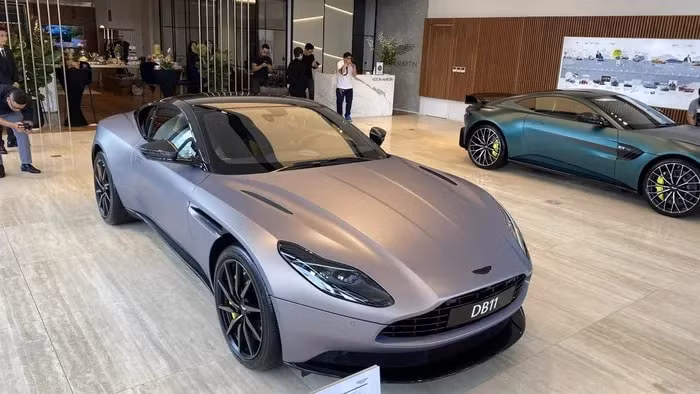 bo doi aston martin vantage f1 edition va db11 v8 coupe xuat hien tai viet nam hinh 6