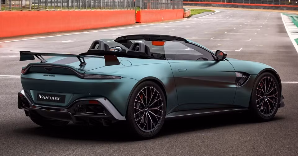 bo doi aston martin vantage f1 edition va db11 v8 coupe xuat hien tai viet nam hinh 5