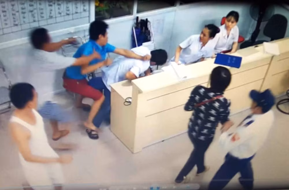 bac si nhieu noi bi bao hanh bo y te gui cong van sang bo cong an de xuat phoi hop hinh 1