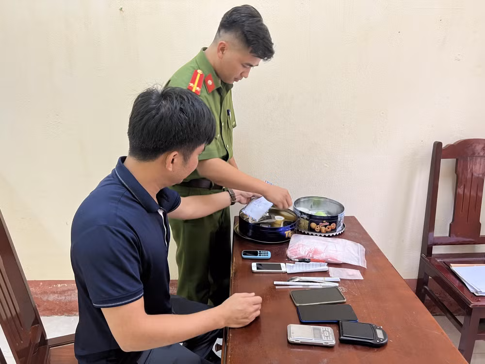 giau ma tuy vao khoan roi gui tu binh duong ve thanh hoa tieu thu hinh 2