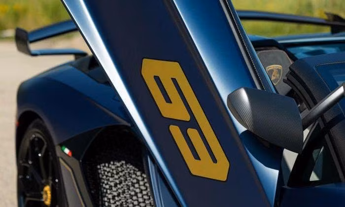 sieu xe lamborghini aventador svj 63 roadster duoc ban dau gia hinh 2