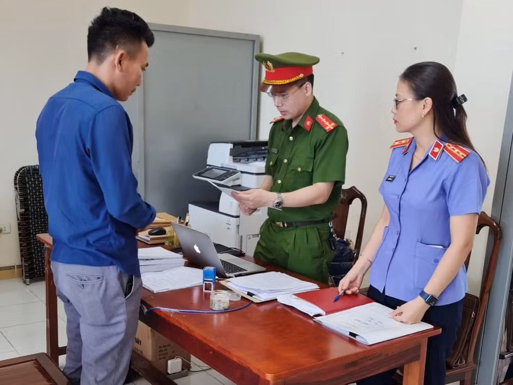 khoi to giam doc doanh nghiep chi dao xuat hoa don khong de tron thue hinh 1