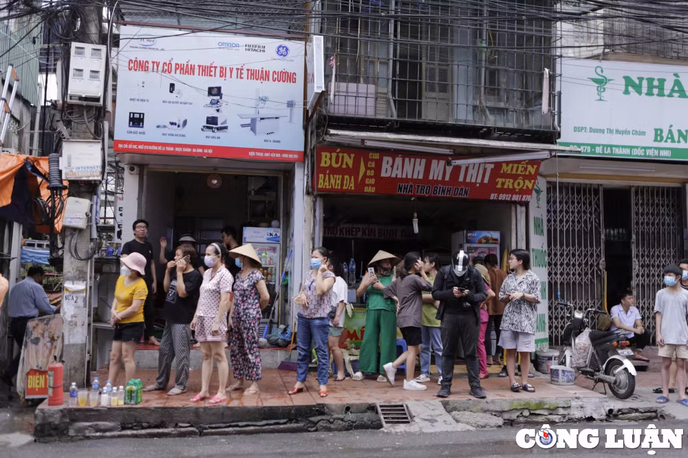 chay lon tai cua hang tap hoa tren pho de la thanh hinh 3