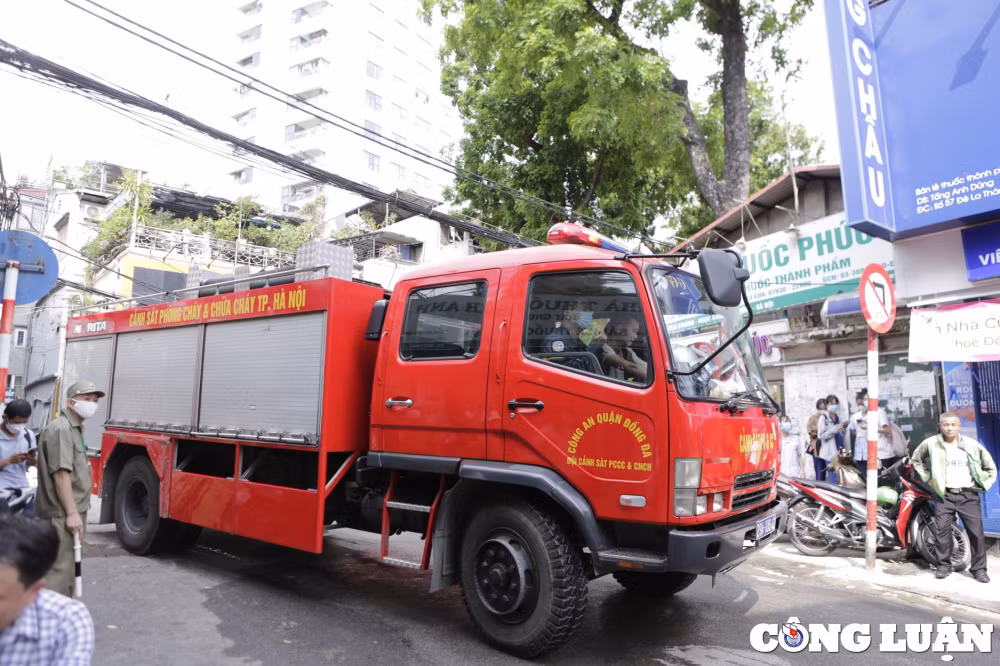 chay lon tai cua hang tap hoa tren pho de la thanh hinh 1