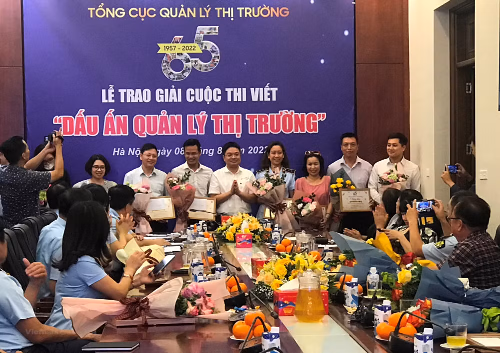 hon 200 tac pham bao chi tham gia cuoc thi viet dau an quan ly thi truong hinh 1