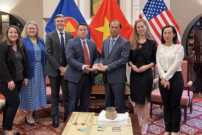 fbi trao tra co vat van hoa cho viet nam hinh 3