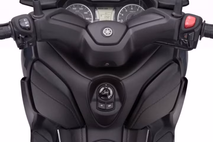 yamaha x max 250 2022 ra mat tai malaysia gia ban gan 120 trieu dong hinh 4