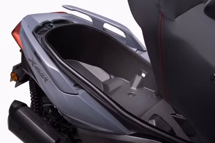 yamaha x max 250 2022 ra mat tai malaysia gia ban gan 120 trieu dong hinh 5
