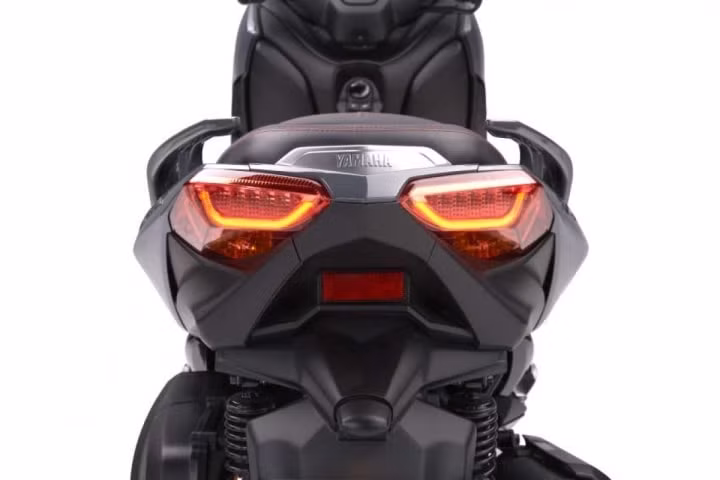 yamaha x max 250 2022 ra mat tai malaysia gia ban gan 120 trieu dong hinh 7