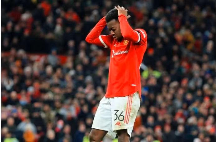 4 sai lam tai hai cua hlv rangnick trong tran thua man city hinh 2