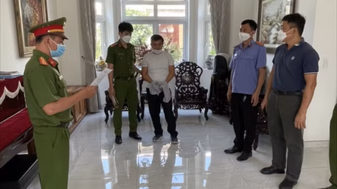 tong giam doc cong ty phuoc thai da cau ket voi nhieu can bo bien dat cong thanh dat tu hinh 1