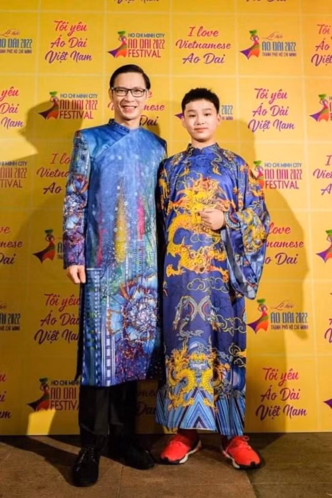 toi yeu ao dai viet nam cua ntk viet hung tren san khau le hoi ao dai tphcm hinh 7