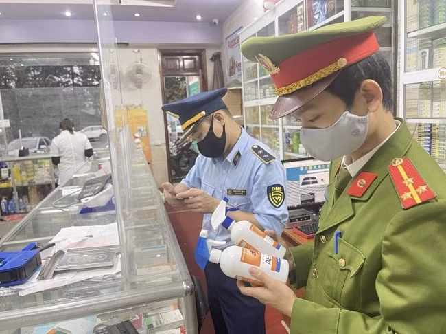 thu giu hang chuc nghin bo kit test nhanh covid 19 khong ro nguon goc hinh 2