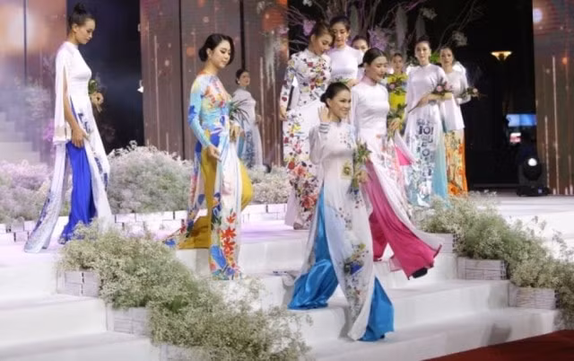 su kien van hoa noi bat tuan qua khai mac le hoi ao dai tp hcm 2022 hinh 5