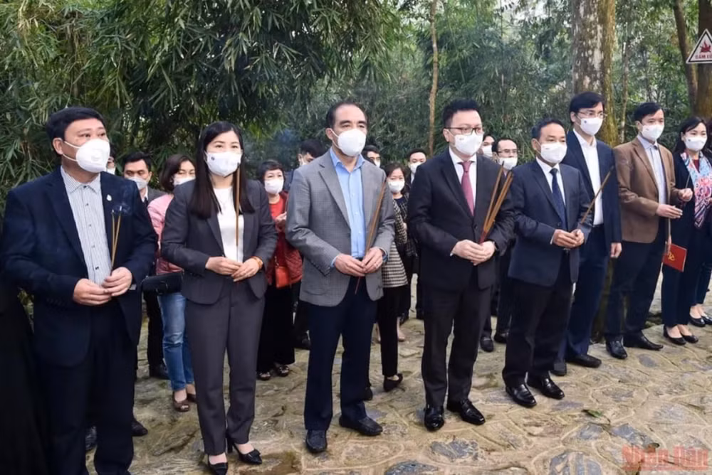 doan cong tac bao nhan dan tham va lam viec tai tinh tuyen quang hinh 3