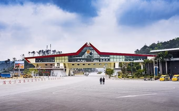trung quoc dung thong quan tai cap cua khau huu nghi huu nghi quan hinh 1