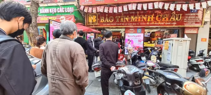 gia vang sang nay troi sut lien tuc bat ngo ha nhiet vao cuoi phien hinh 1