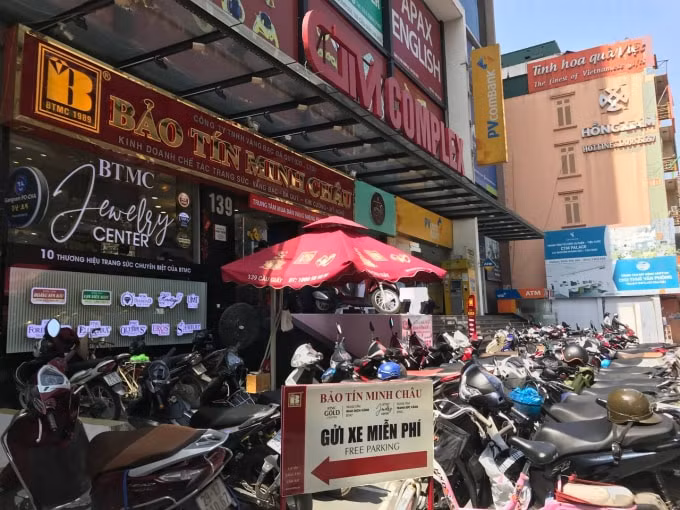 gia vang sang nay troi sut lien tuc bat ngo ha nhiet vao cuoi phien hinh 2