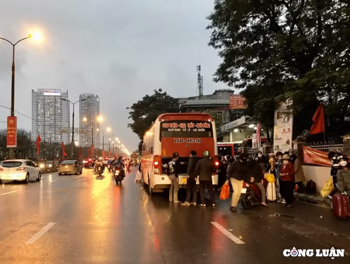 nha xe doanh nghiep van tai khon don khi gia xang dau lien tiep lap dinh hinh 3