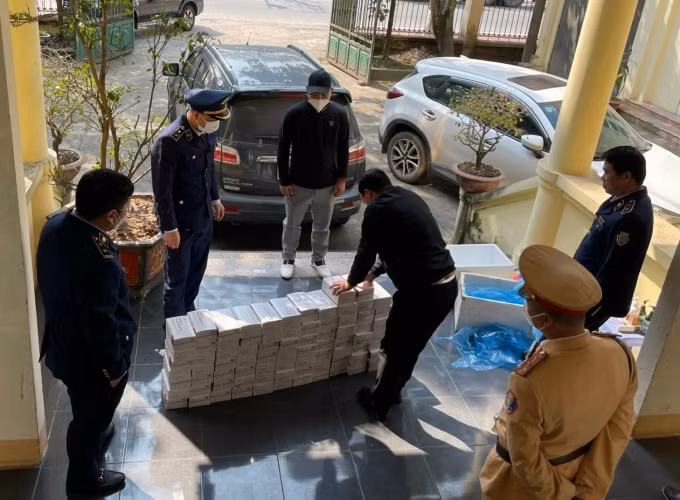 bat giu doi tuong van chuyen 1500 bo kit test khong ro nguon goc hinh 1