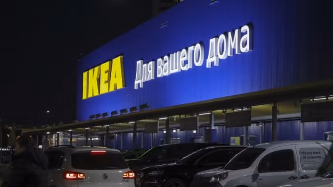 ikea va hm dong cua hang o nga hinh 1