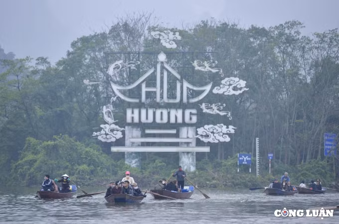 cac diem di tich tap nap khach den tham quan van canh sau 2 tuan mo cua hinh 11
