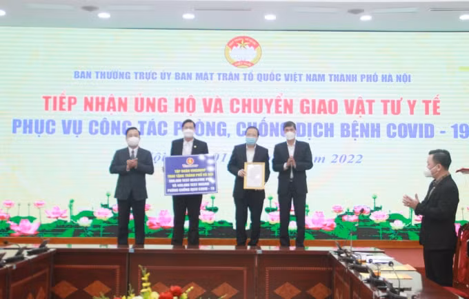 ha noi tiep nhan hon 80 ty dong ung ho cong tac phong chong dich covid 19 hinh 1