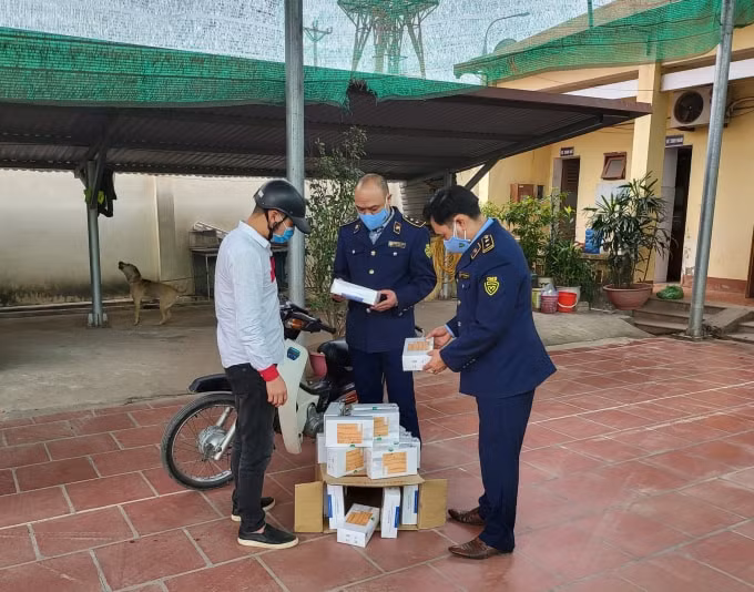 nhap 400 bo kit test covid 19 troi noi ve ban chu hang bi xu phat 16 trieu dong hinh 1