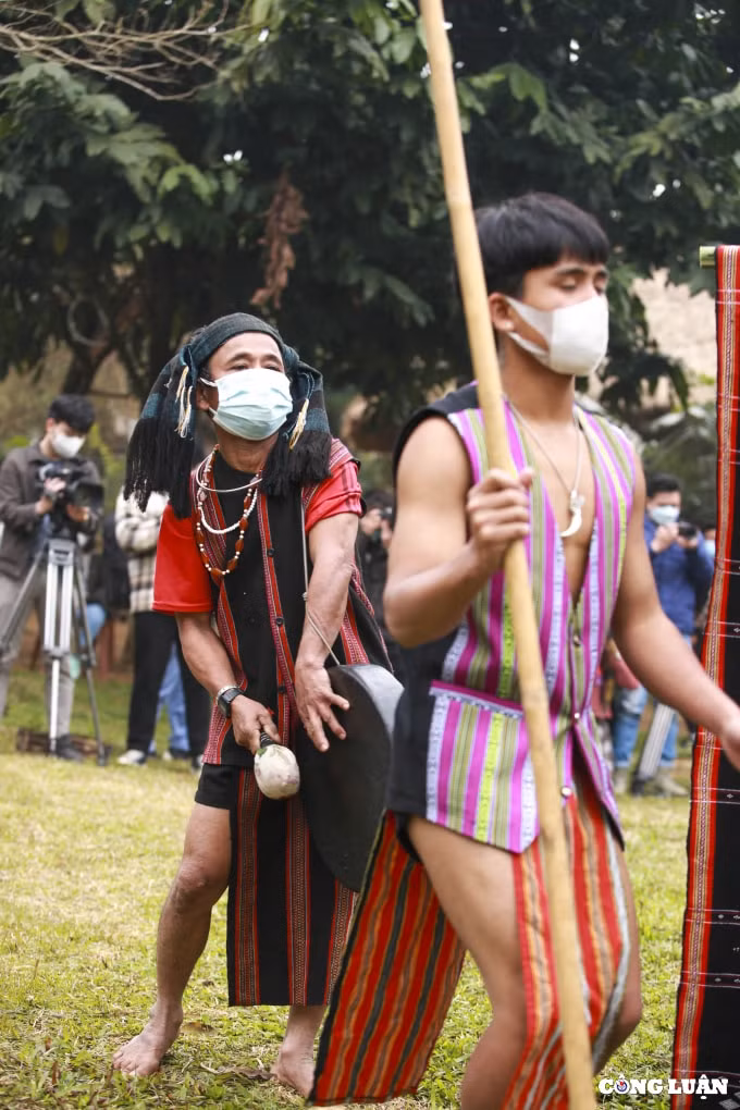 doc dao tet arieu aza le mung lua moi cua dong bao ta oi hinh 9