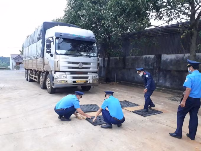 dak nong xu phat 2 xe qua tai tren duong ho chi minh hinh 2
