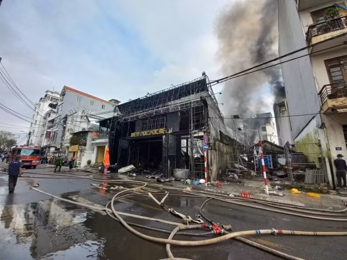 hoa hoan thieu rui mot nha hang ngay trung tam thanh pho hue hinh 2