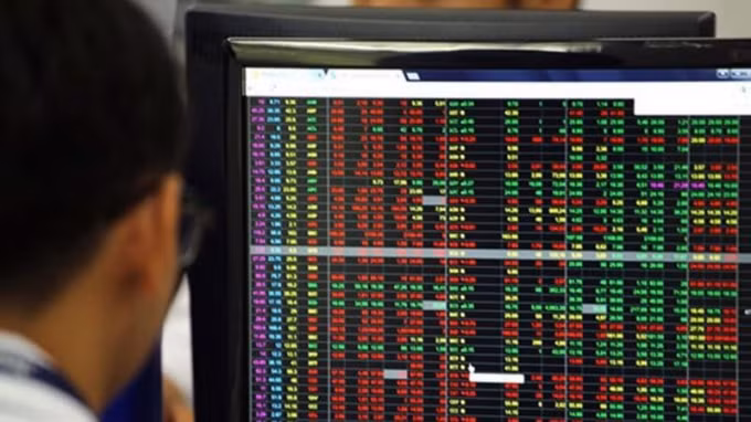 co phieu dau khi va cang bien tang kich tran vn index dao chieu tang diem hinh 1