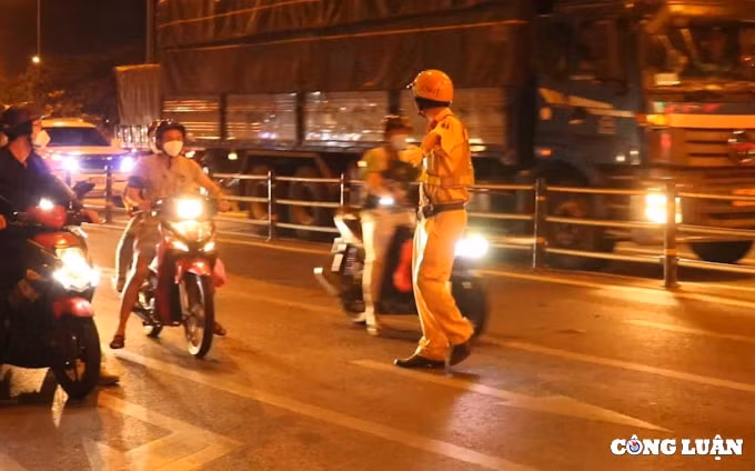 kiem tra nong do con nguoi vi pham goi dien xin tro giup nhung bat thanh hinh 2