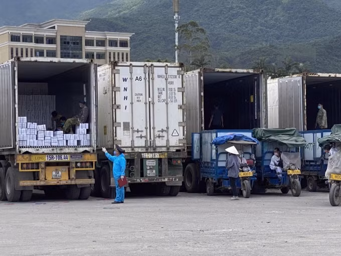 hai quan quang ninh kiem soat tot hoat dong buon lau qua bien gioi hinh 1