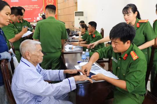 Công an Khánh Hòa triển khai cao điểm thu nhận mẫu ADN thân nhân liệt sĩ chưa xác định danh tính