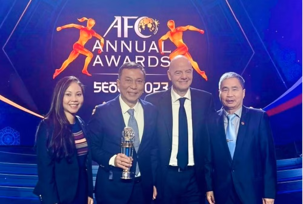 lien doan bong da viet nam duoc afc vinh danh o giai thuong dac biet hinh 2