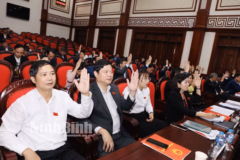 hdnd tinh ninh binh khoa xv thong qua 22 nghi quyet tai ky hop thu 25 hinh 2