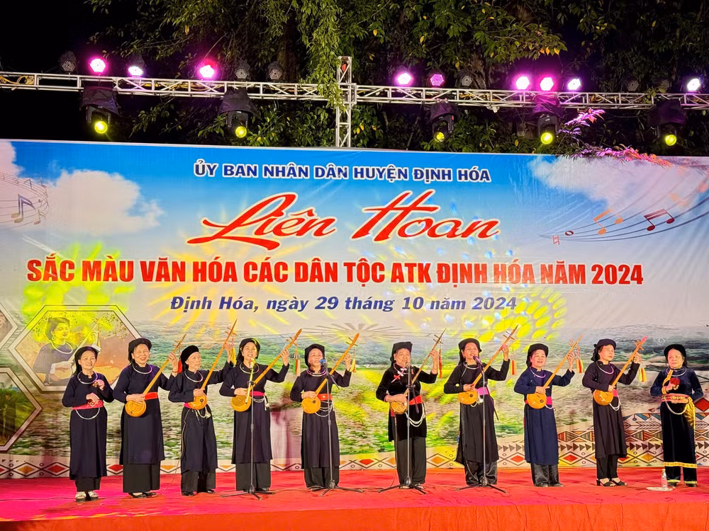 lang dong voi khong gian van hoa truyen thong trong lien hoan sac mau van hoa cac dan toc atk dinh hoa hinh 3