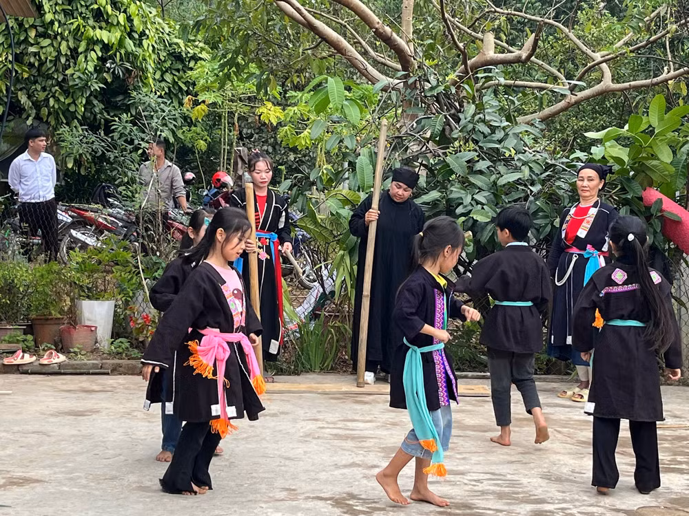 mua tac xinh net van hoa dac sac cua dong bao san chay hinh 3