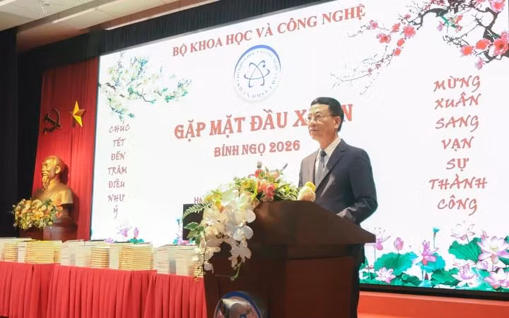 bo-truong-nguyen-manh-hung-chuc-mung-nam-moi-17718219526021386796519-0-0-1250-2000-crop-1771821962616285362587.webp