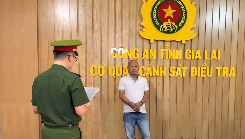 dieu-tra-vien-tong-dat-lenh-bat-bi-can-de-tam-giam-doi-voi-le-hong-chanh.jpg