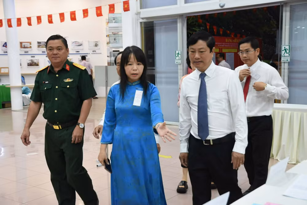 Sáng nay, 4.500 cử tri TP.HCM đi bầu cử sớm - Ảnh 2.