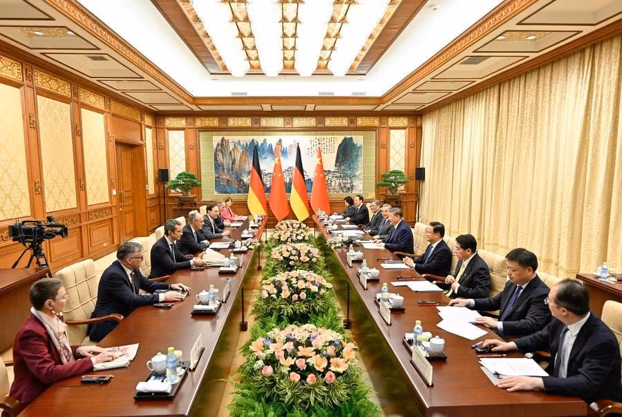 Chủ tịch Trung Quốc Tập Cận Bình gặp gỡ Thủ tướng Đức Friedrich Merz tại Nhà khách Quốc gia Điếu Ngư Đài ở Bắc Kinh, Trung Quốc, ngày 25 tháng 2 năm 2026. Ảnh: Xinhua