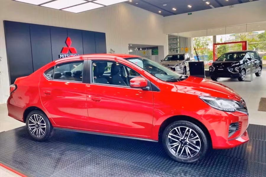 Chưa xả hết xe tồn, Mitsubishi Attrage tiếp tục giảm giá sâu tại đại lý